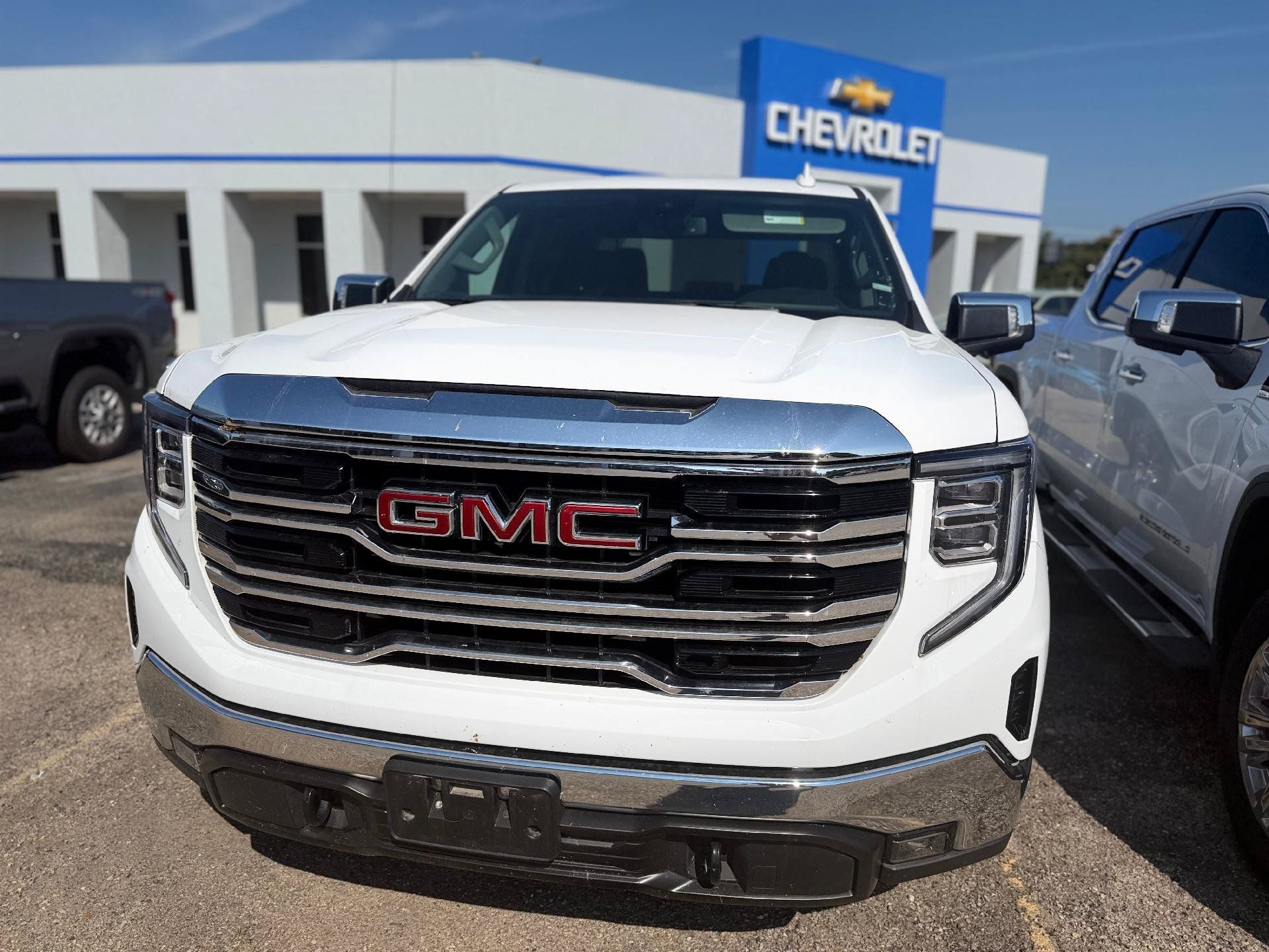 Used 2026 GMC Sierra 1500 SLT AWD/4WD image 7