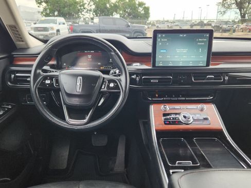 Used 2022 Lincoln Aviator Reserve image 11