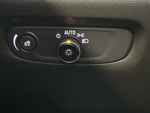 Used 2023 Chevrolet Traverse LT FWD image 44