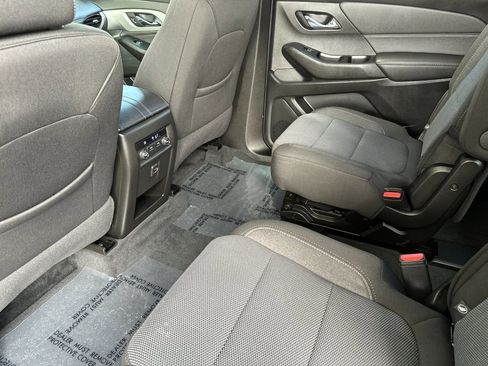 Used 2023 Chevrolet Traverse LT FWD image 11