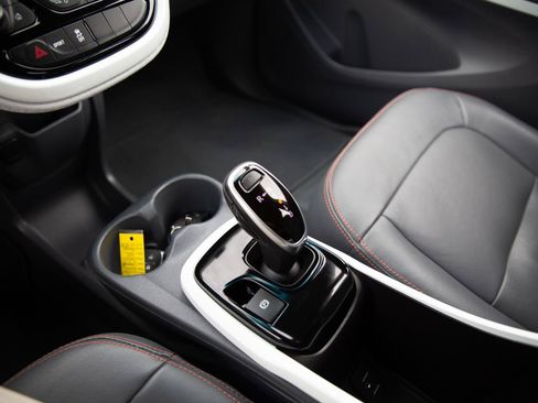 Used 2020 Chevrolet Bolt Premier FWD image 16
