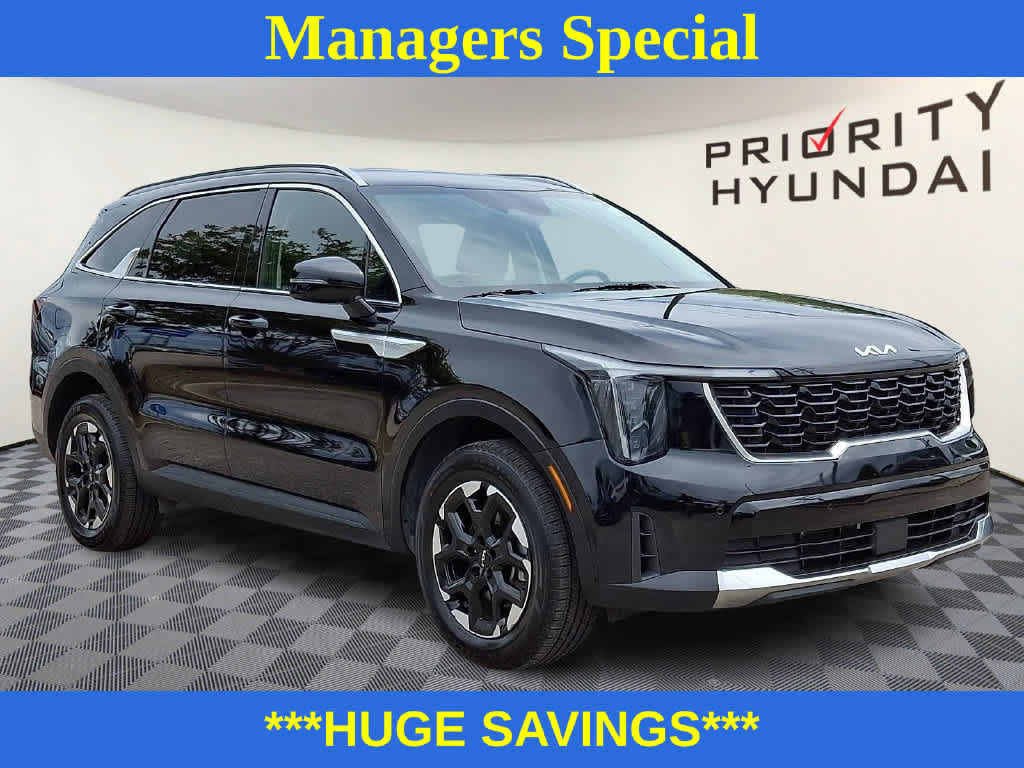 Used 2024 Kia Sorento S AWD/4WD image 3