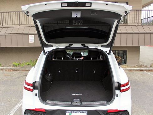 Used 2022 Genesis GV70 3.5T Sport w/ Sport Prestige Package AWD/4WD image 29