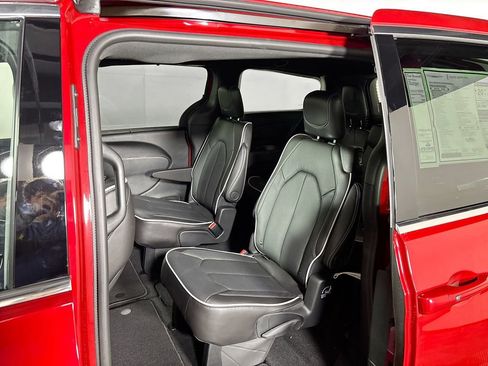 New 2026 Chrysler Pacifica Limited image 20