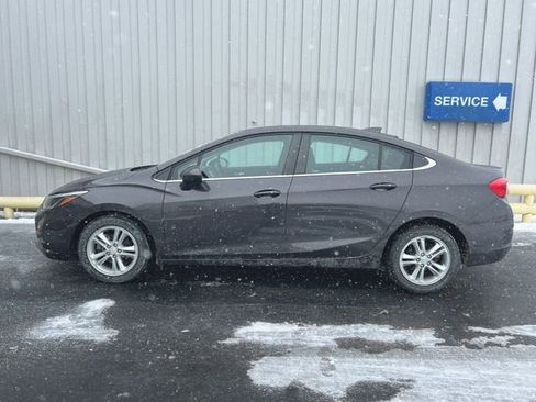 Used 2017 Chevrolet Cruze LT w/ Convenience Package image 5