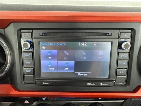 Used 2018 Toyota Tacoma TRD Sport AWD/4WD image 24