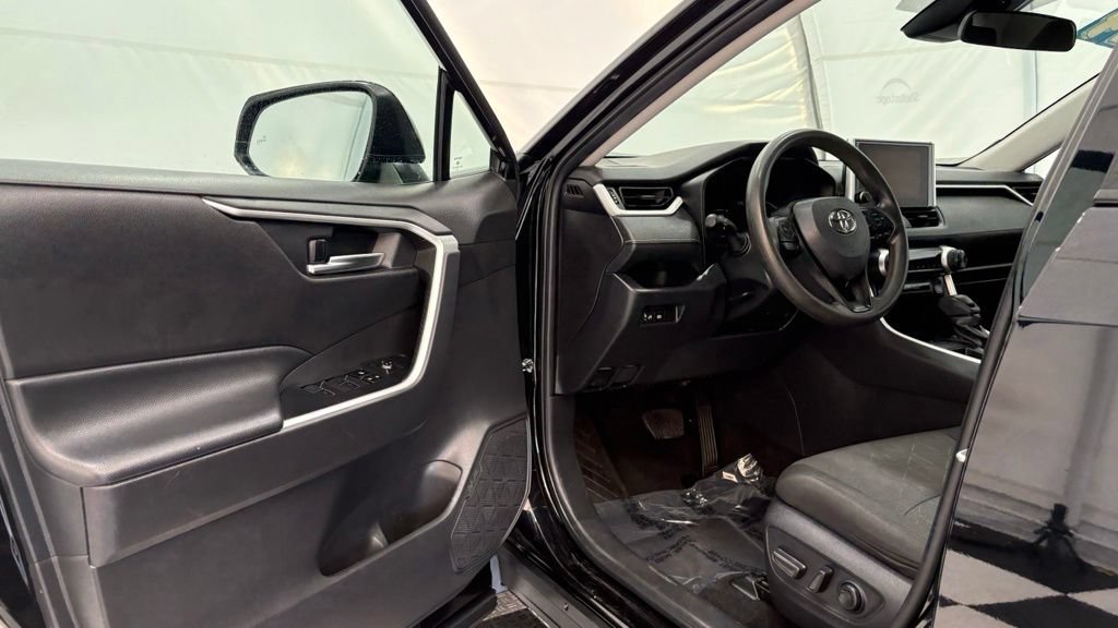 Used 2024 Toyota RAV4 XLE FWD image 29