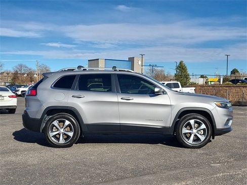Used 2019 Jeep Cherokee Limited image 2