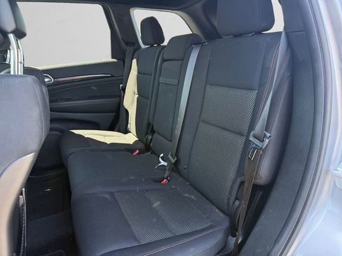 Used 2017 Jeep Grand Cherokee Laredo AWD/4WD image 11
