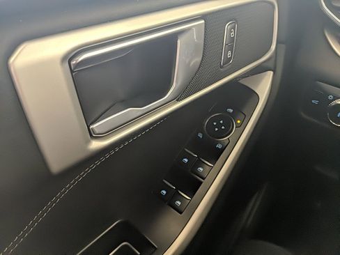 Used 2022 Ford Explorer XLT w/ Equipment Group 202A image 28