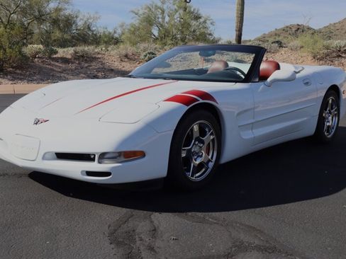 Used 1998 Chevrolet Corvette w/ Performance Handling Pkg image 2