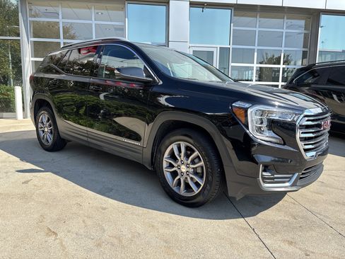Used 2024 GMC Terrain SLT AWD/4WD image 2