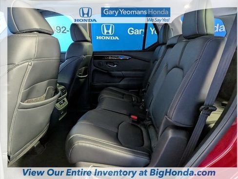 Used 2025 Honda Pilot Touring image 17
