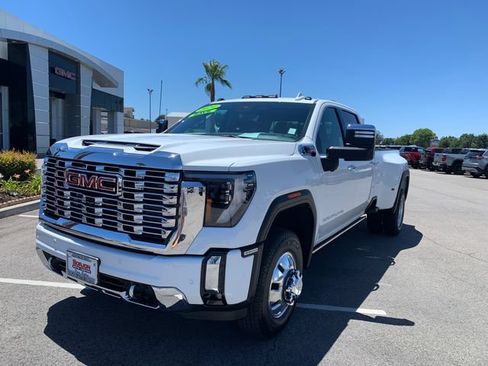 Used 2024 GMC Sierra 3500 Denali w/ Denali Reserve Package AWD/4WD image 2