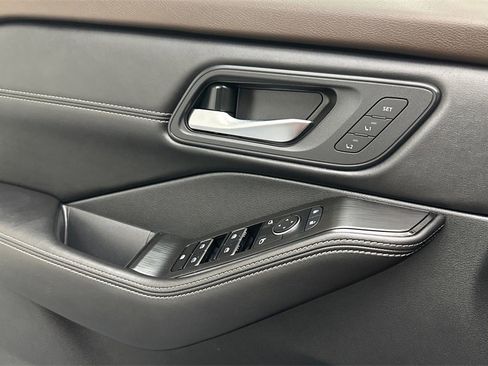 Certified 2023 Nissan Rogue SL w/ SL Premium Package image 17