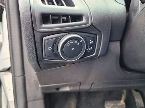 Used 2018 Ford Focus SE image 23