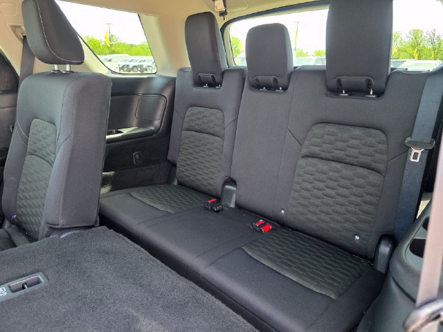 Used 2025 Nissan Pathfinder SV FWD image 31