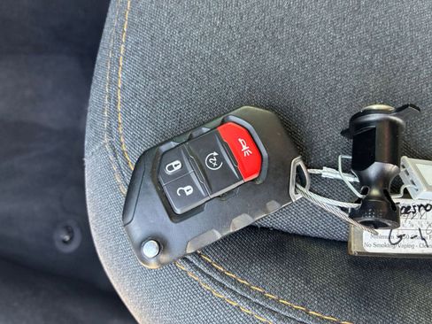 Used 2025 Jeep Wrangler Sahara image 22