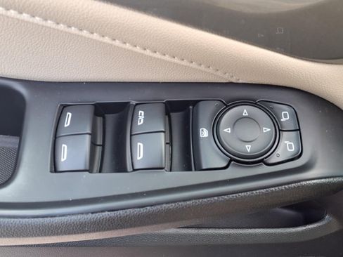 Used 2023 Chevrolet Traverse LT image 12