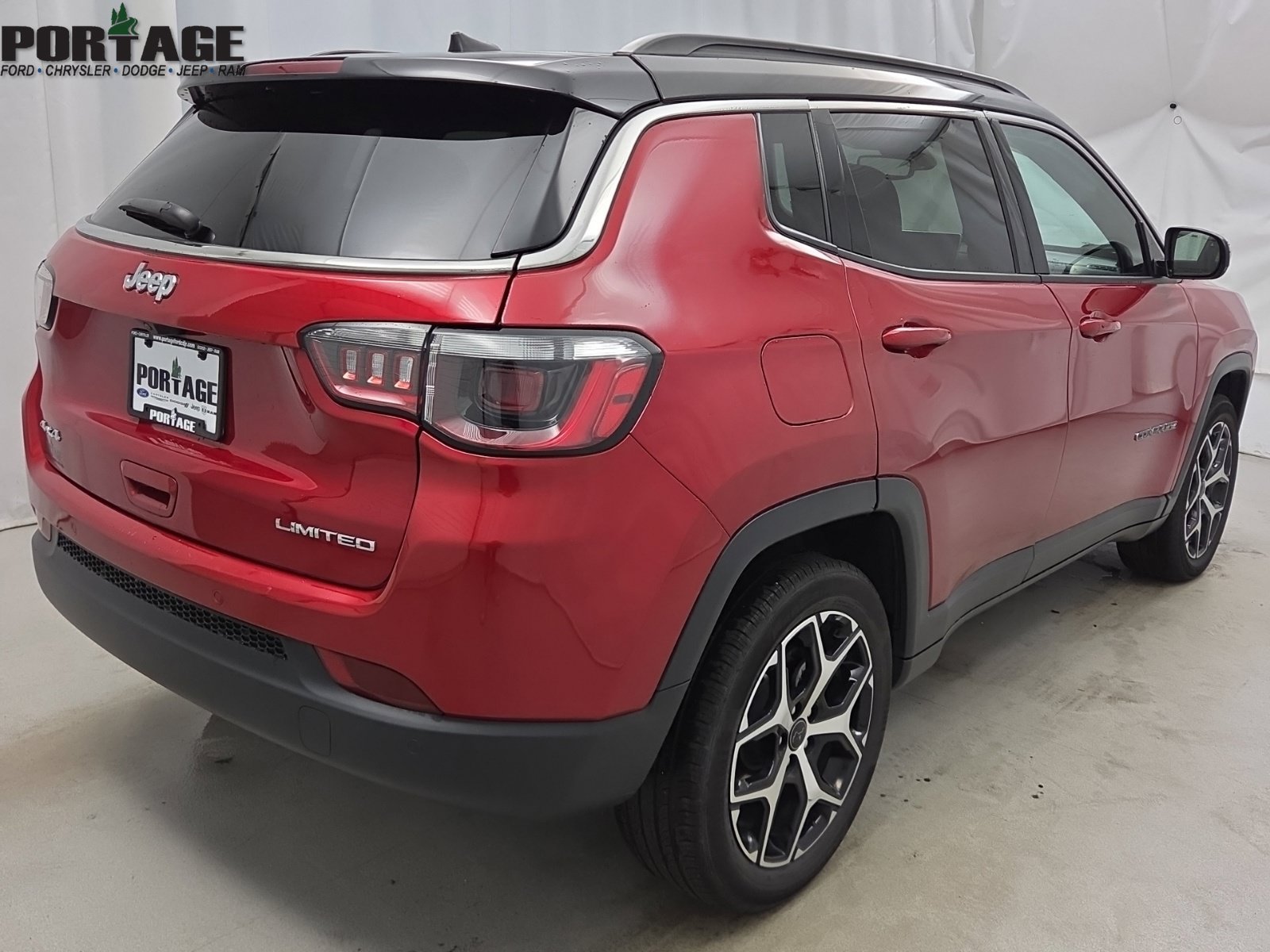 Used 2025 Jeep Compass Limited AWD/4WD image 7