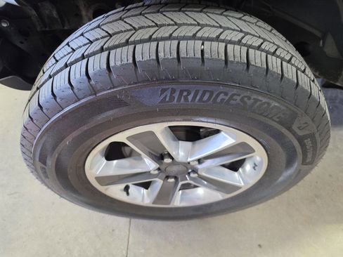 Used 2018 Jeep Wrangler Unlimited Sahara AWD/4WD image 13