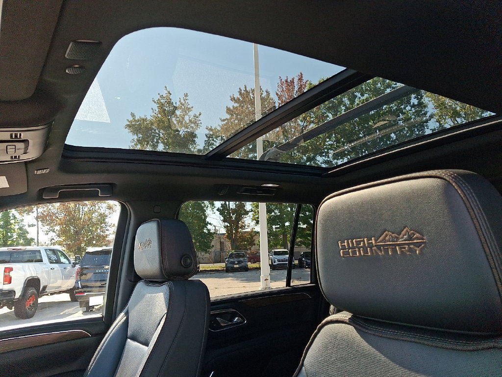 Certified 2023 Chevrolet Suburban High Country AWD/4WD image 16