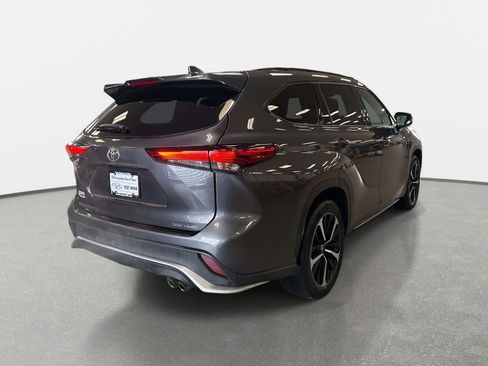 Used 2021 Toyota Highlander XSE image 2