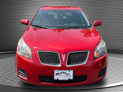 Used 2010 Pontiac Vibe w/ Preferred Package FWD image 2