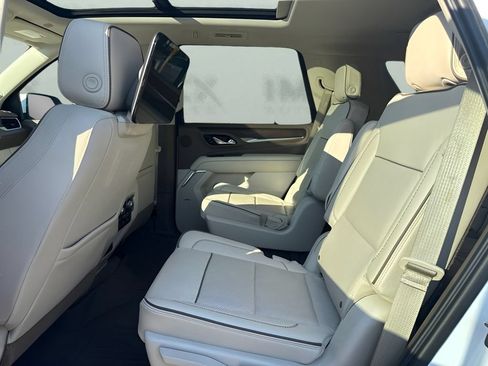 Used 2021 GMC Yukon Denali w/ Denali Premium Package AWD/4WD image 11