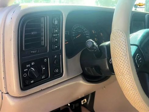 Used 2004 Chevrolet Avalanche 2500 w/ Preferred Equipment Group AWD/4WD image 28