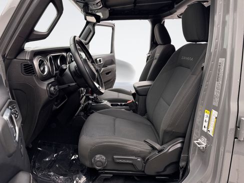 Used 2018 Jeep Wrangler Unlimited Sahara image 11