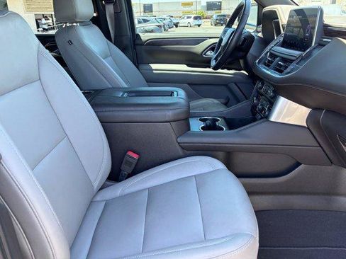 Used 2022 Chevrolet Tahoe LT w/ Luxury Package AWD/4WD image 12