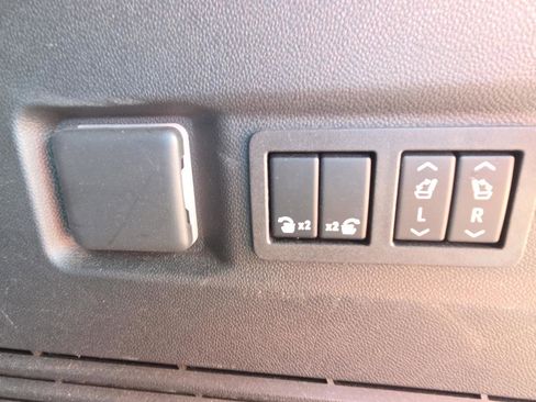 Used 2024 Chevrolet Tahoe Z71 w/ Z71 Off-Road Package image 19