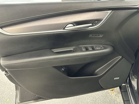 Used 2018 Cadillac XT5 Luxury w/ Driver Awareness Package FWD image 29