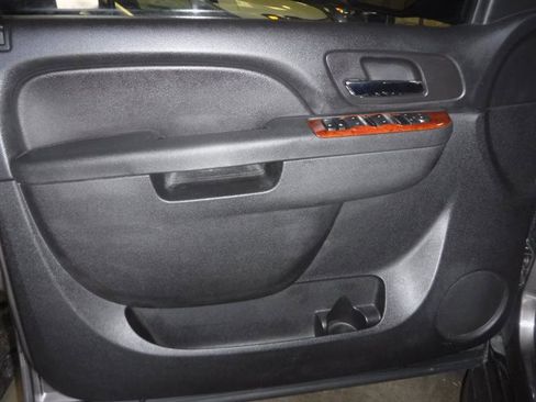 Used 2013 Chevrolet Tahoe LS image 40