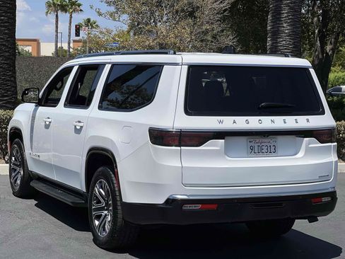 Used 2024 Jeep Wagoneer L Series II RWD image 31