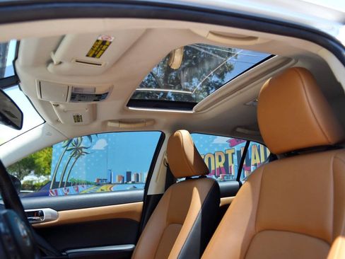 Used 2015 Lexus CT 200h FWD image 21