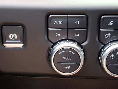 Used 2024 GMC Sierra 2500 Denali w/ Technology Package AWD/4WD image 26