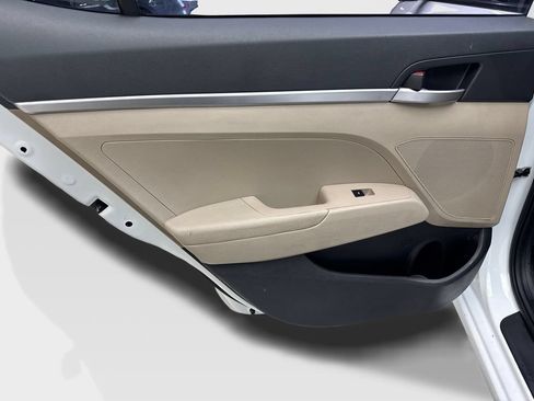 Used 2019 Hyundai Elantra SE FWD image 24