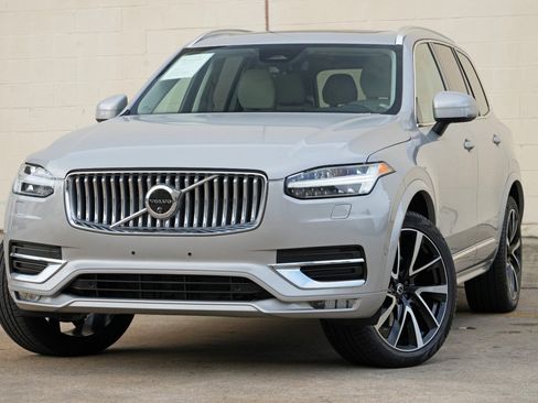 Used 2025 Volvo XC90 B6 Plus AWD/4WD image 3