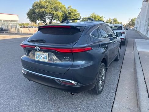 Used 2022 Toyota Venza XLE AWD/4WD image 3