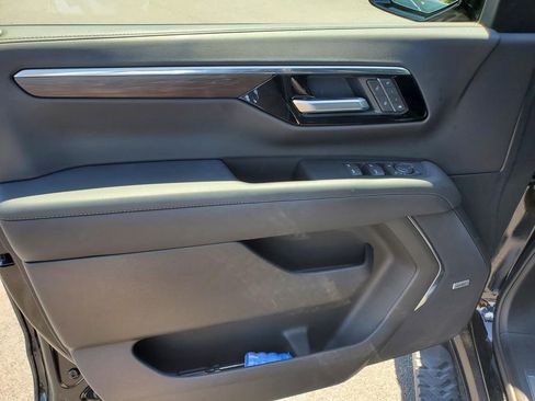 Used 2025 Chevrolet Tahoe Z71 w/ Comfort Package AWD/4WD image 17