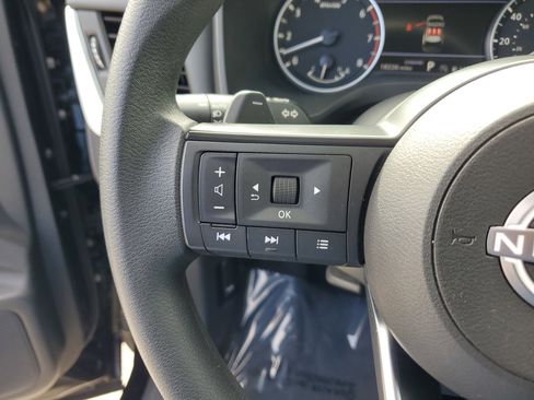 Certified 2024 Nissan Rogue SV FWD image 22
