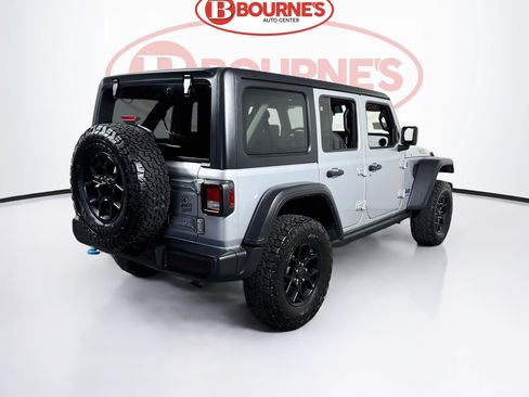 Used 2024 Jeep Wrangler Unlimited AWD/4WD image 9
