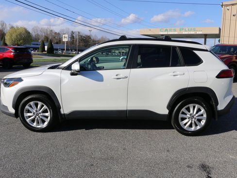 Used 2022 Toyota Corolla Cross LE w/ Black Badges Package (TMS) image 2