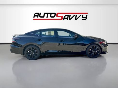 Used 2023 Nissan Maxima SR w/ Sport Mat Group image 8