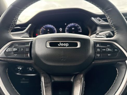 Used 2023 Jeep Grand Cherokee L Limited image 22