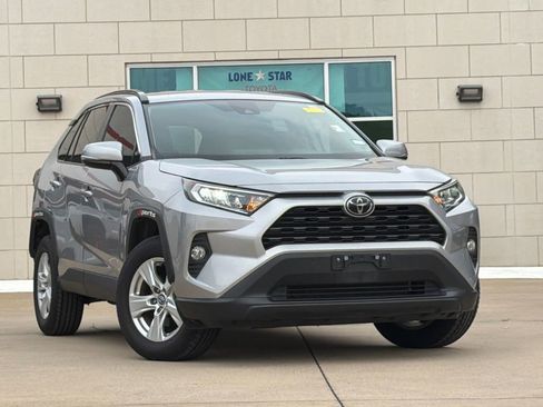 Used 2020 Toyota RAV4 XLE FWD image 2