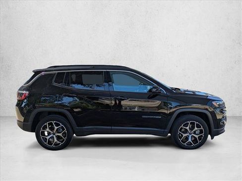 Used 2025 Jeep Compass Limited AWD/4WD image 4