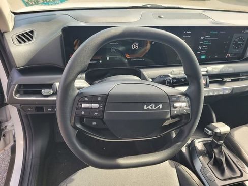 Used 2025 Kia K4 LXS image 30